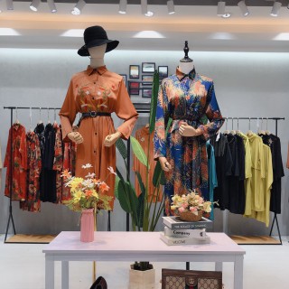 深圳高端原创设计师品牌折扣女装稻花鱼中高端连衣裙大码女装批