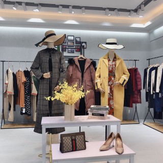 最新商机 品牌折扣女装网上加盟 专柜尾货批发广州轩韵服饰