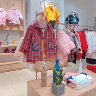 一线潮牌鲨鲨舫童装品牌折扣专柜正品库存尾货批发