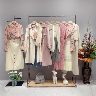 依薰2019秋-品牌女装折扣尾货正品货源-厂家库存特价清仓处