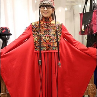 雀云裳--民族时尚，世界所向