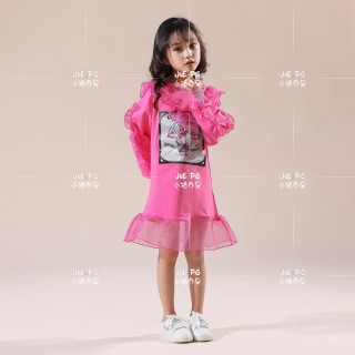 小猪乔至童装的上市为孩子们提供了非常流行的童装款式