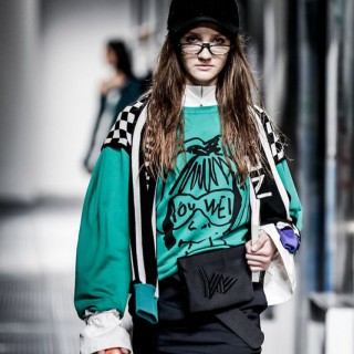 曼德诗女装2021春夏折扣货源供应链 品牌折扣走份