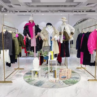 M&C摩安珂21秋冬，摩萨克 菲菲拉品 拉飞姆 张帅 有尾