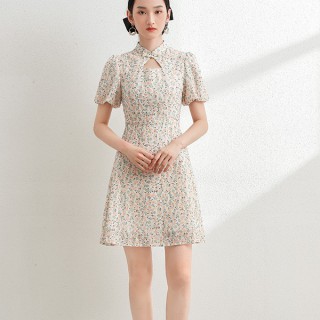 连衣裙怎么挑选 碎花连衣裙怎么穿才不显老气