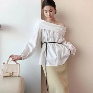 白色上衣如何搭配 穿什么配上衣更好看