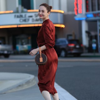 衣莱尔50元快时尚女装店怎么那么多人