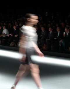 JNBY崇尚“自然、健康、完美”生活方式