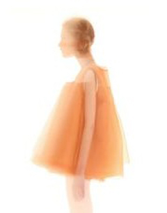 EIN女装展开通往纯净之境的道路