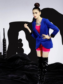 蓝色品牌搭配-图案女装