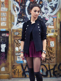 搭配四:超短裙搭配外套