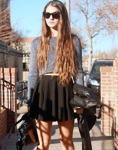 超短裙搭配短靴 打造甜美高挑范儿