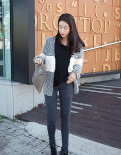 搭配风格：毛衣外套搭配牛仔裤