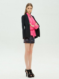 黑色衣服搭配：黑色西装