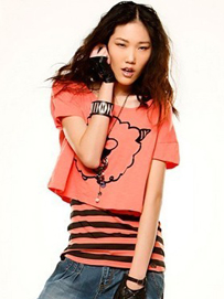 手绘T恤怎么搭配才好看