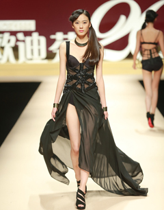 中国国际时装周10月30日秀场直击