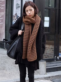 长围巾的各种围法:围法一