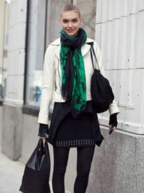 长围巾的各种围法:围法二