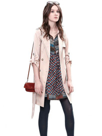 米色双排扣风衣时尚百搭