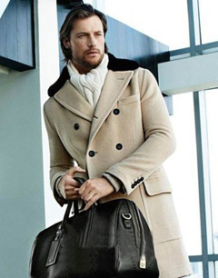 男士米色双排扣风衣 绅士品格魅力