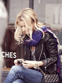 女士围巾与服装搭配技巧