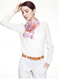 百变丝巾点缀职场