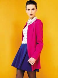 品牌女装桃红色外套搭配