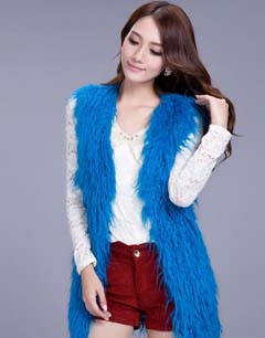 蓝紫色皮草马甲搭配 强化温婉与雅致