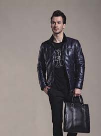 男士品牌夹克搭配之道