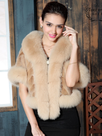 皮草披肩外套做奢华女人