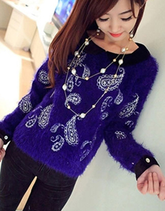 搭配方案三:紫色娃娃领毛衣搭配珍珠毛衣链