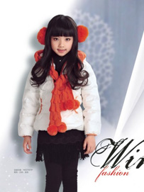 短款儿童羽绒服款式搭配