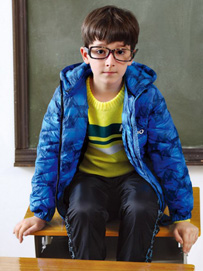 短款儿童羽绒服款式搭配