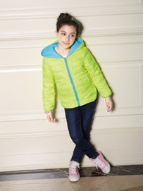 短款儿童羽绒服款式搭配