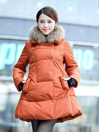 高档羽绒服：艾莱依羽绒服