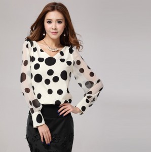 打底衫搭配引领女性秋冬时尚风潮