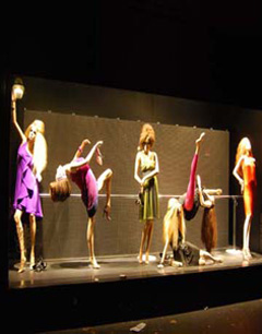 橱窗的设计风格带动店内的人气