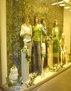 橱窗设计的重点是模特陈列