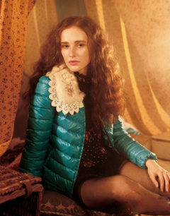 孔雀蓝横纹压痕外套+打底衫+打底丝袜