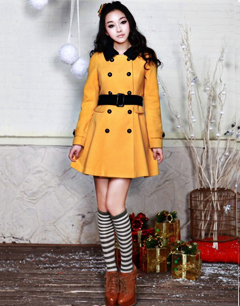 双排扣呢子外套+条纹长筒袜