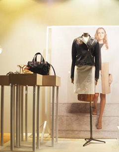 服装店换季如何陈列——看组合