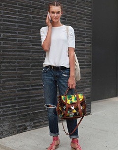 欧美麻豆场外大秀“破烂”牛仔