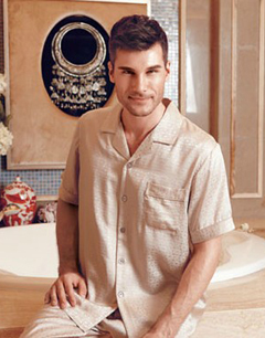 秋鹿睡衣——树立标杆企业