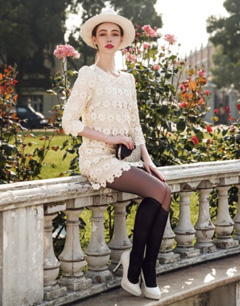 蕾丝连衣裙穿搭术 白色蕾丝连衣裙怎么搭配