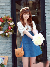 牛仔裙吸睛搭配之甜美公主