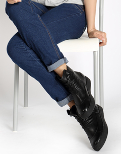 秋季短靴正流行 演绎足下时尚