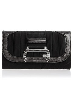 年轻品牌GUESS颇具冒险精神