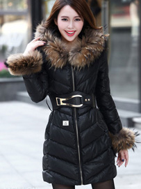 冬季街拍：长款羽绒服搭配