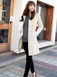 冬季街拍：双排扣外套搭配