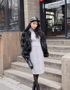 冬季街拍：显瘦长裙怎么搭配